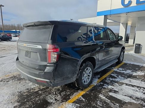 Used 2024 Chevrolet Suburban LT image 3