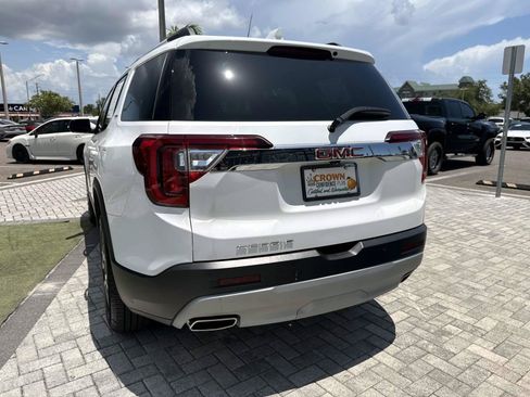 Used 2023 GMC Acadia SLT w/ Preferred Package FWD image 9