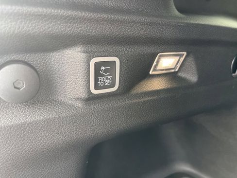 Used 2025 Jeep Grand Cherokee L Altitude image 12