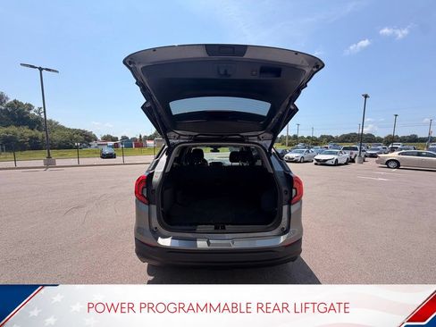 Used 2020 GMC Terrain SLE w/ Driver Convenience Package FWD image 9