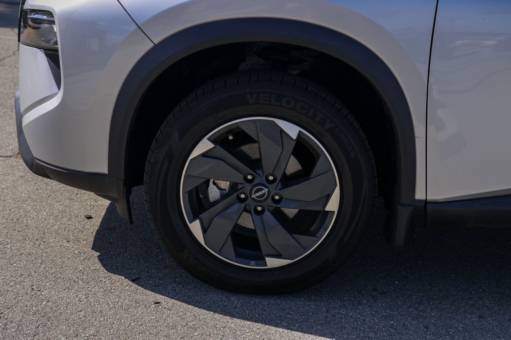 Used 2024 Nissan Rogue SV FWD image 12