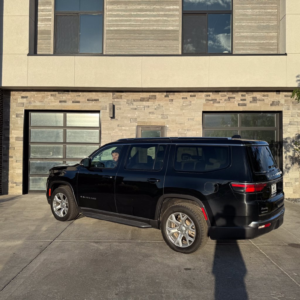 Used 2022 Jeep Wagoneer Series II AWD/4WD image 5
