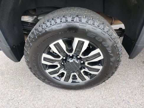 Certified 2025 GMC Sierra 2500 Denali Ultimate image 9