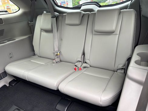 Used 2019 Toyota Highlander XLE FWD image 11