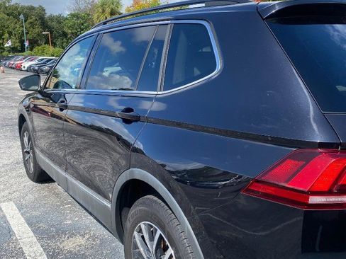 Used 2020 Volkswagen Tiguan SE w/ Panoramic Sunroof Package FWD image 7