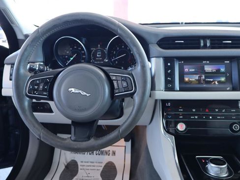 Used 2016 Jaguar XF Prestige image 17