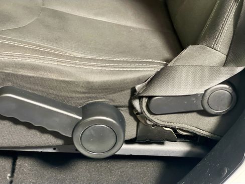 Used 2018 Jeep Wrangler Unlimited Sahara image 15