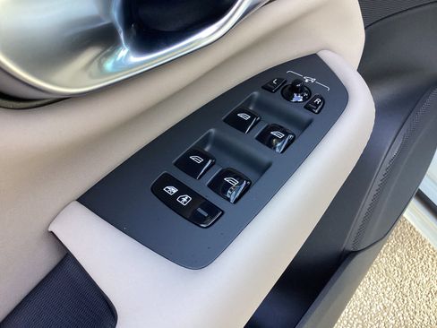 Used 2026 Volvo XC90 B6 Plus w/ Protection Package Premier image 14