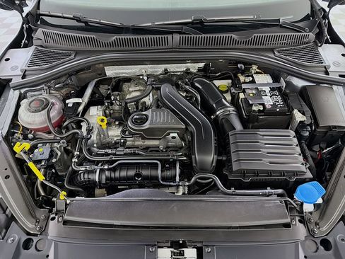 Used 2025 Volkswagen Jetta SE FWD image 31