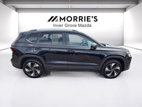 Used 2025 Volkswagen Taos SE AWD/4WD image 4