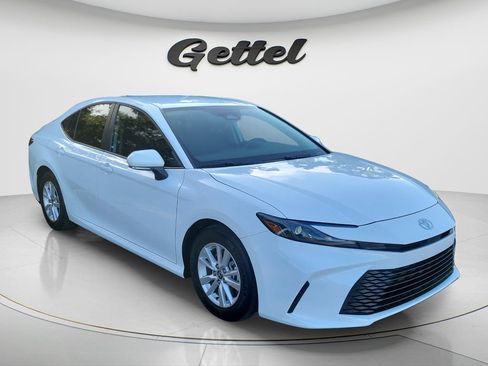 Used 2025 Toyota Camry LE w/ Convenience Package FWD image 2