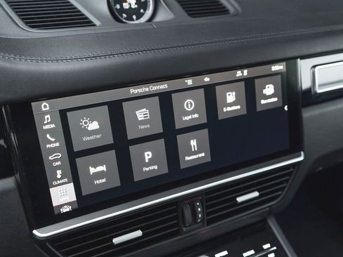 Used 2021 Porsche Cayenne Turbo S image 26