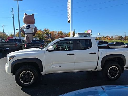 Used 2024 Toyota Tacoma TRD Sport image 5