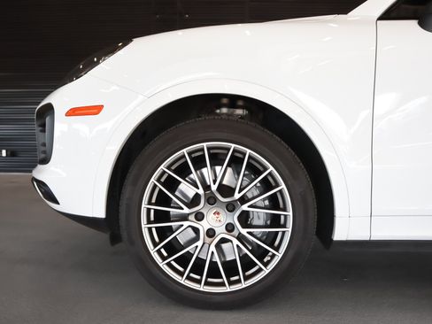 Used 2023 Porsche Cayenne S Platinum image 13