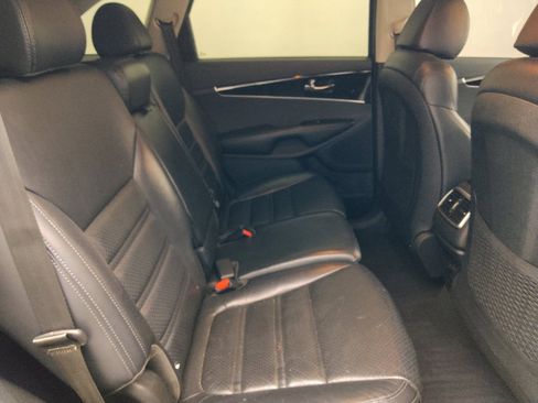 Used 2019 Kia Sorento EX FWD image 19