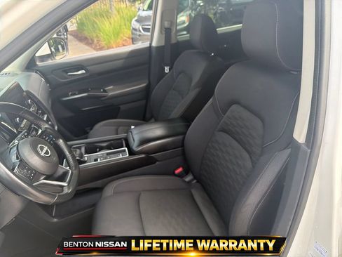 Used 2022 Nissan Pathfinder SV FWD image 11