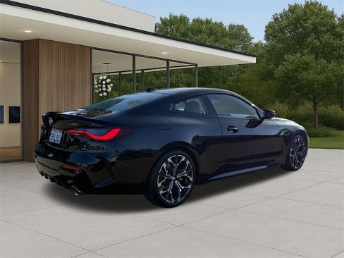 Used 2025 BMW 430i Coupe w/ M Sport Package image 7