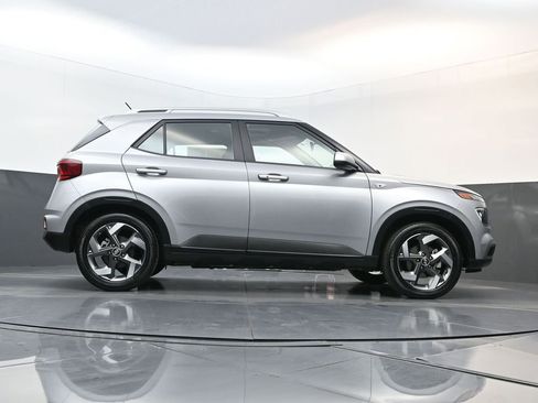 Certified 2025 Hyundai Venue SEL image 16