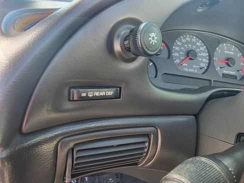 Used 2000 Ford Mustang Convertible RWD image 40