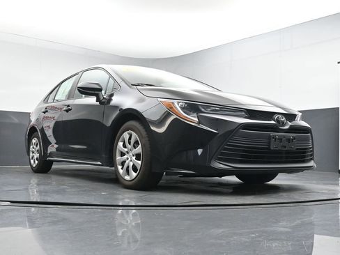 Used 2024 Toyota Corolla LE image 18