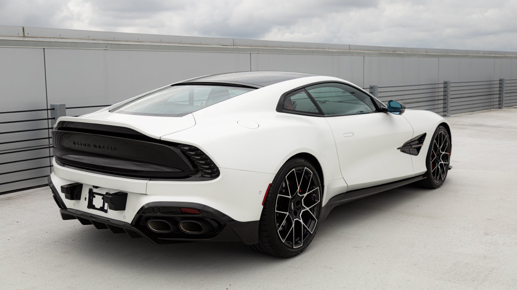 Used 2025 Aston Martin Vanquish RWD image 37