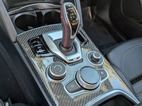 Used 2023 Alfa Romeo Stelvio Estrema image 29