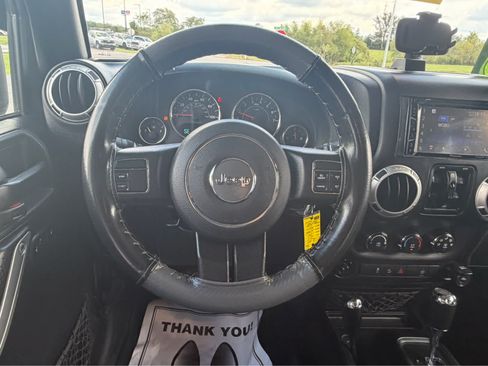 Used 2018 Jeep Wrangler Unlimited Sahara AWD/4WD image 19