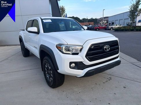 Used 2017 Toyota Tacoma TRD Off-Road AWD/4WD image 1