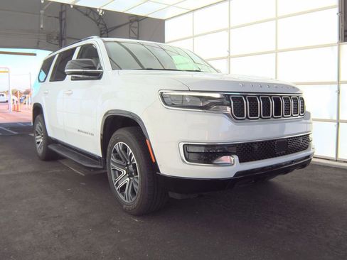 Used 2024 Jeep Wagoneer 4WD w/ Premium Group I image 4