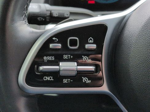 Used 2023 Mercedes-Benz GLB 250 4MATIC w/ Premium Package image 15