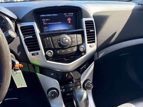 Used 2015 Chevrolet Cruze LT image 16