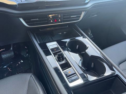 Used 2025 Volkswagen Atlas SE image 42