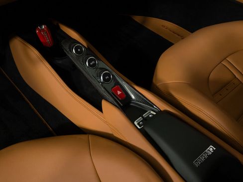 Used 2022 Ferrari F8 Tributo image 39