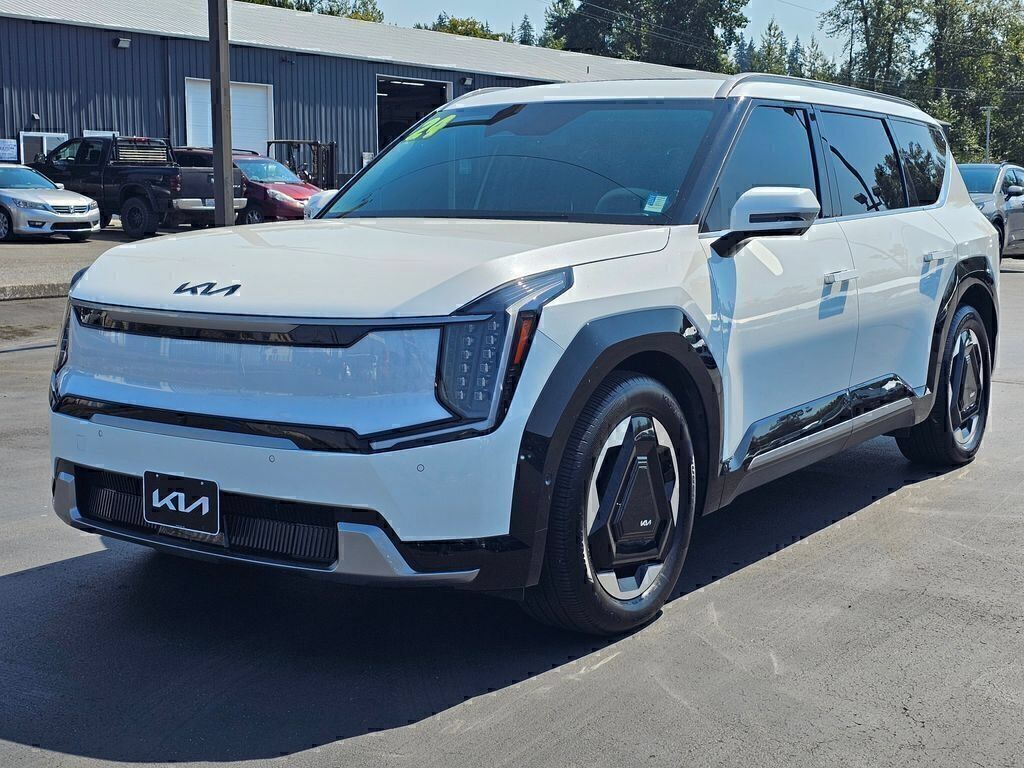 Used 2024 Kia EV9 Land AWD/4WD image 1