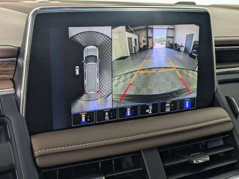 Used 2024 Chevrolet Suburban High Country AWD/4WD image 21