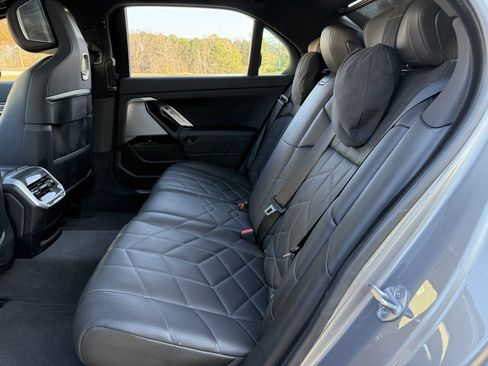 Used 2024 BMW i7 eDrive50 w/ M Sport Package image 41