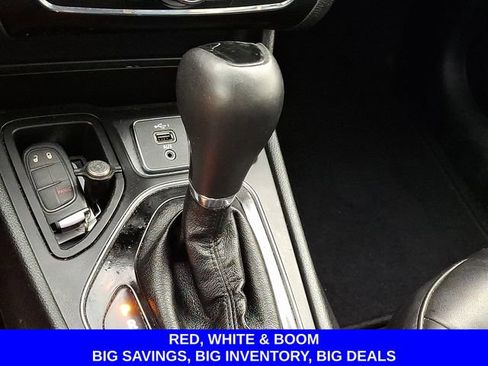 Used 2020 Jeep Cherokee Latitude Plus FWD image 18