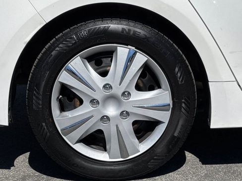 Used 2020 Toyota Corolla LE image 23