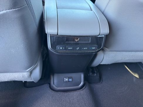 Used 2022 Toyota Highlander L image 27
