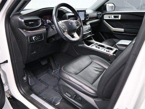 Used 2023 Ford Explorer Limited image 2