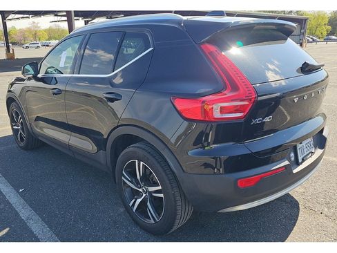 Used 2023 Volvo XC40 B5 Plus AWD/4WD image 5