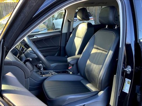 Used 2022 Volkswagen Tiguan SE image 24