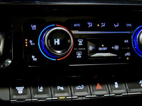 Used 2024 GMC Sierra 2500 AT4 w/ AT4 Premium Plus Package image 22