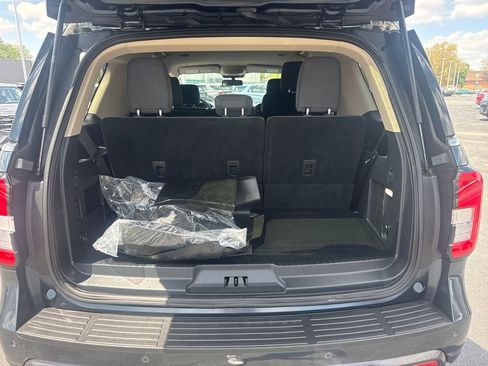 Used 2023 Ford Expedition XLT AWD/4WD image 14
