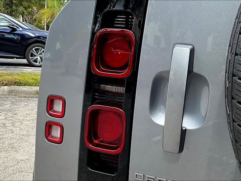 Used 2022 Land Rover Defender 110 X-Dynamic HSE image 28