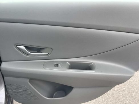 Used 2025 Hyundai Elantra Sport FWD image 21
