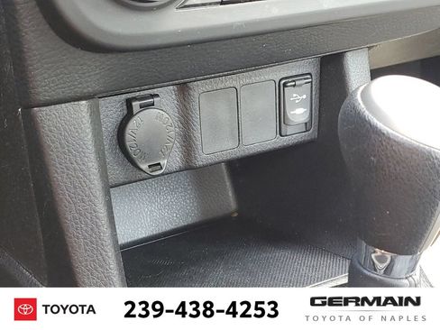 Used 2015 Toyota Corolla LE FWD image 32