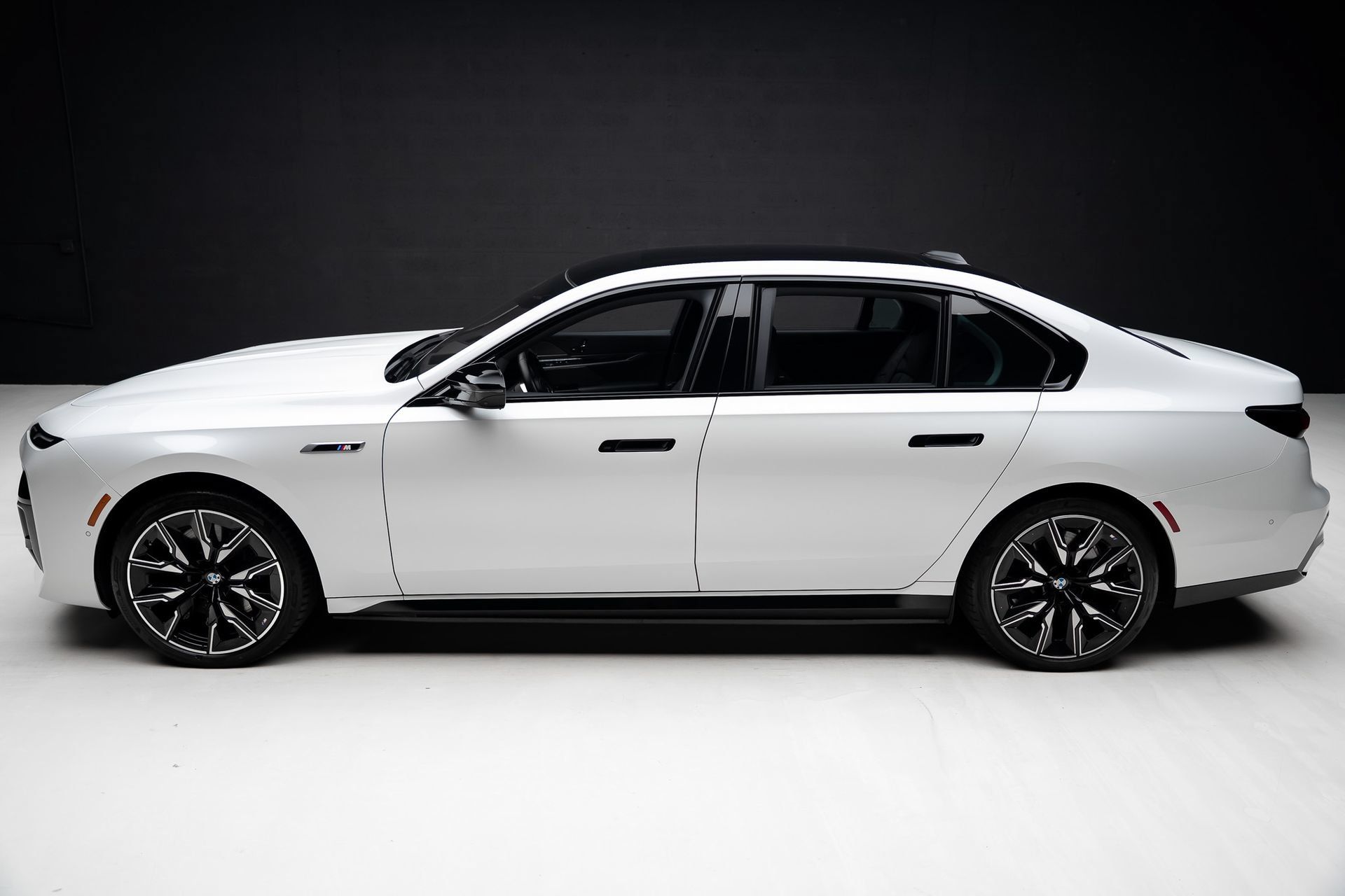 Used 2024 BMW i7 M70 AWD/4WD image 17