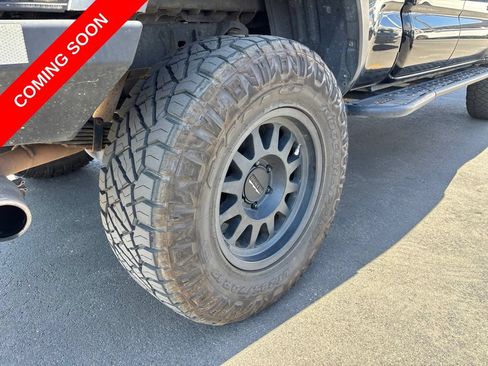 Used 2017 Toyota Tacoma TRD Off-Road AWD/4WD image 5