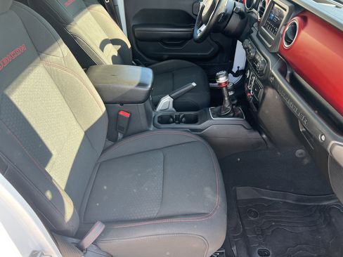 Used 2018 Jeep Wrangler Unlimited Rubicon AWD/4WD image 24